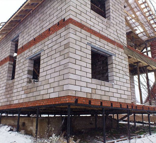Монтаж свайно-винтового фундамента под дом из пеноблока в Наро-Фоминске